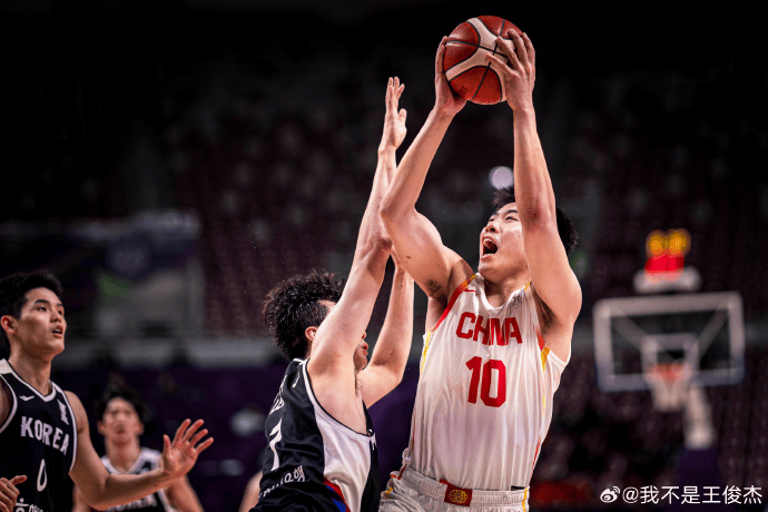 中国男篮王俊杰更新社媒晒照，回顾今夏男篮亚洲杯精彩瞬间