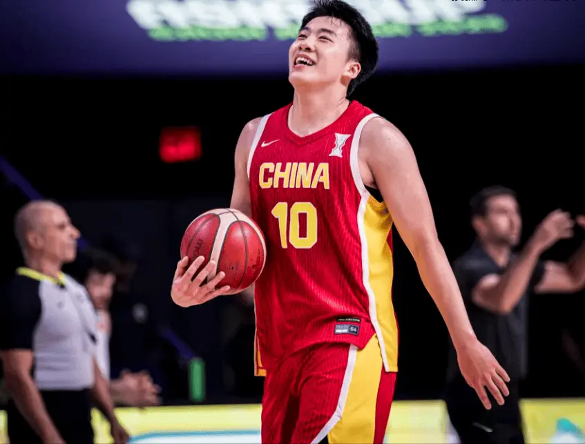 王俊杰遭俱乐部哄抢！CBA：21岁前不签只能选秀，球迷:快滚去NBA