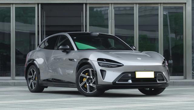 续航835km，双腔空悬+3.23秒破百，3分钟大定20万辆，硬刚Model Y