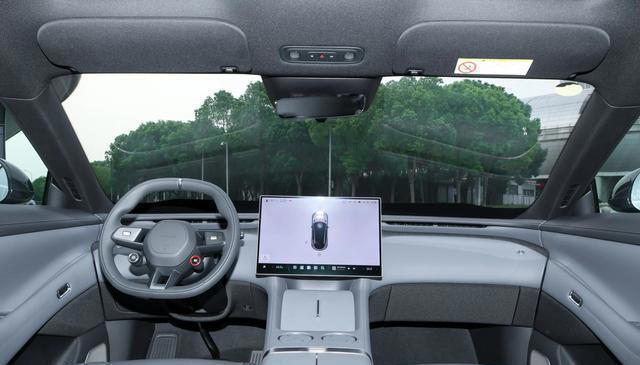 续航835km，双腔空悬+3.23秒破百，3分钟大定20万辆，硬刚Model Y