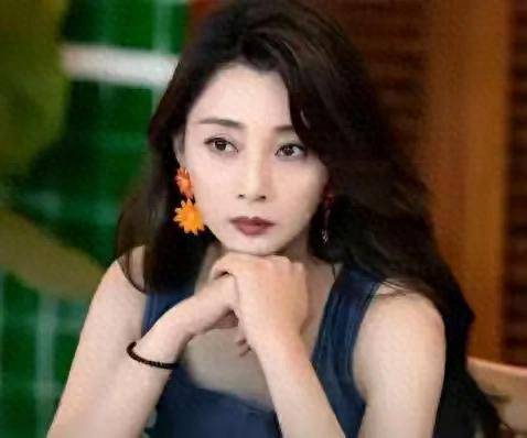  45岁殷桃带男友和家人聚餐！男友长相普通踏实可靠，是名离异医生