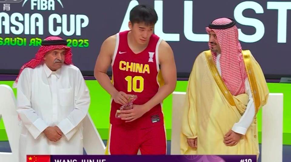 亚洲杯高阶排名出炉，胡金秋和胡明轩前2，王俊杰、高诗岩是惊喜