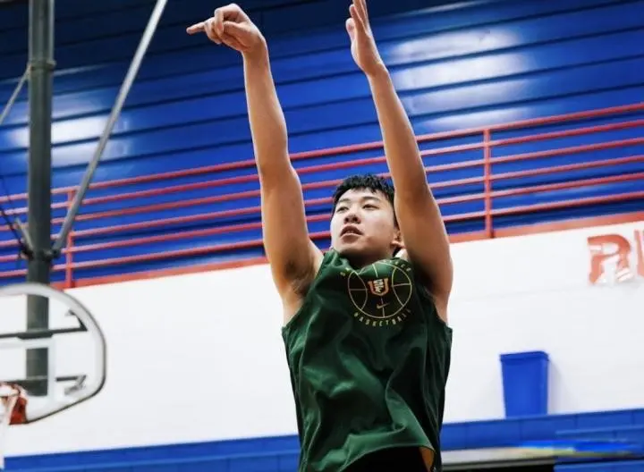 王俊杰遭俱乐部哄抢！CBA：21岁前不签只能选秀，球迷:快滚去NBA