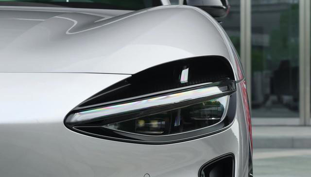 续航835km，双腔空悬+3.23秒破百，3分钟大定20万辆，硬刚Model Y