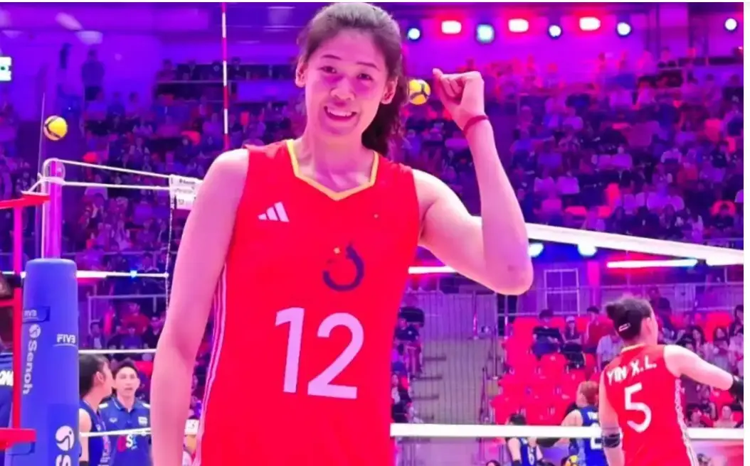 友谊长存！中国女排热身赛其乐融融，2朵金花热舞展现社牛一面