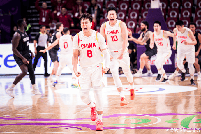 中国男篮王俊杰更新社媒晒照，回顾今夏男篮亚洲杯精彩瞬间