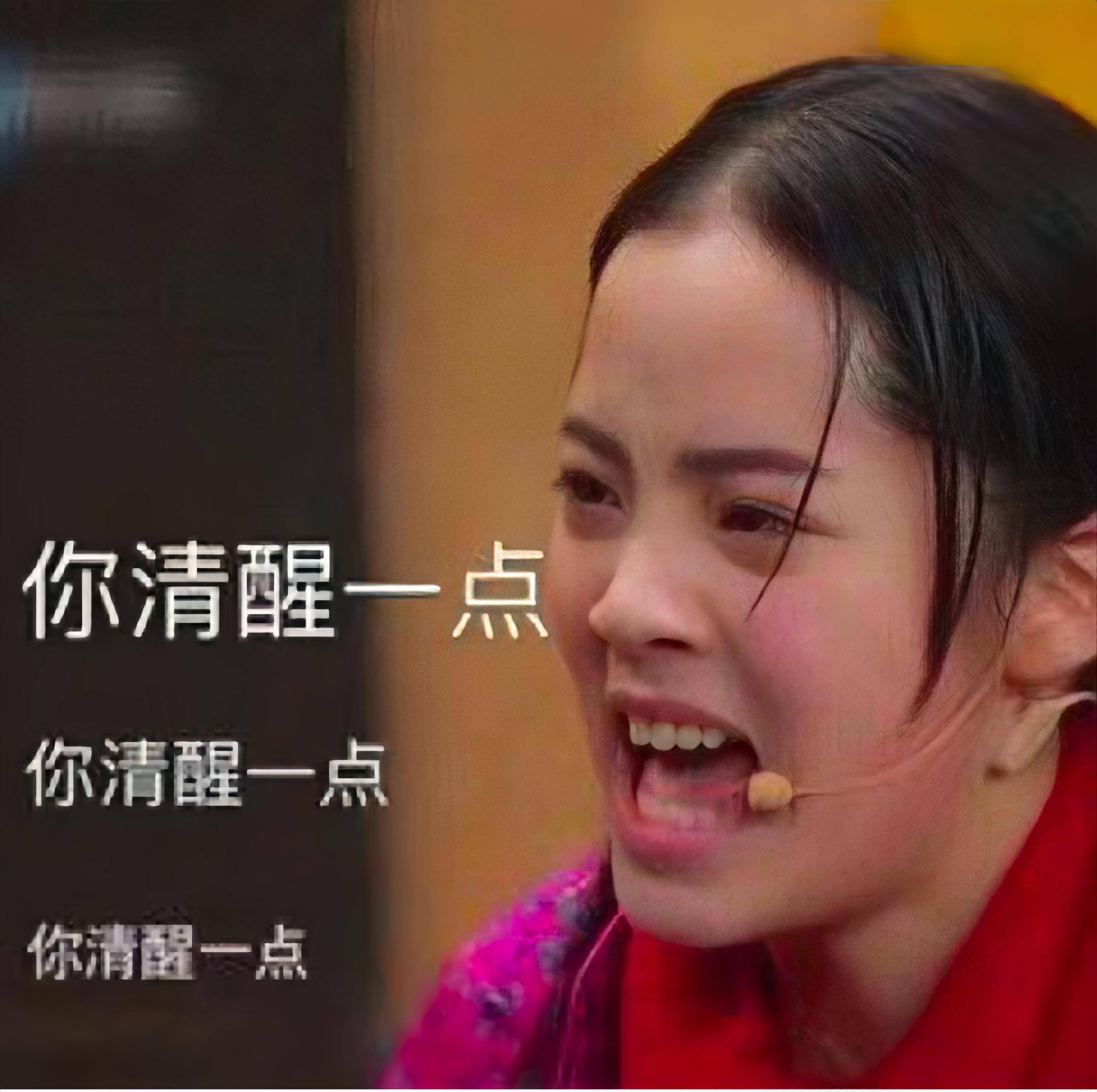 网友偶遇欧阳娜娜罗马逛街：腿短腰粗、牙齿参差不齐！小肚腩抢镜