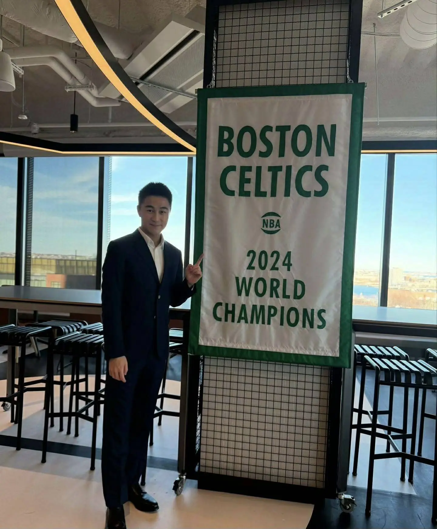 凯尔特人官宣！何猷君成为共同所有人，NBA再添中国面孔