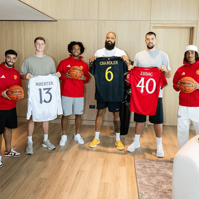 NBA球星祖巴茨，赫尔特，钱德勒造访曼联训练基地卡灵顿