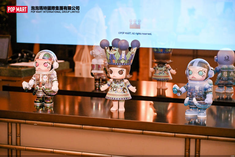 泡泡玛特加速狂奔：月产能暴增十倍，海外销售成毛利率新引擎