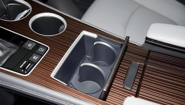 曾排队提车，如今降6万多，长近5米2，2.5L混动+四驱，油耗4.95L