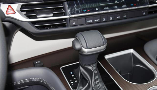 曾排队提车，如今降6万多，长近5米2，2.5L混动+四驱，油耗4.95L