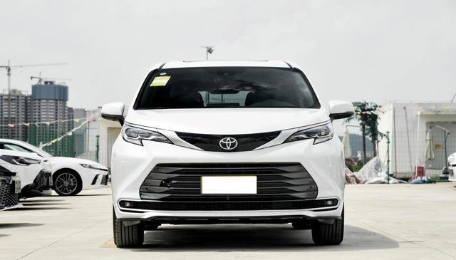 曾排队提车，如今降6万多，长近5米2，2.5L混动+四驱，油耗4.95L