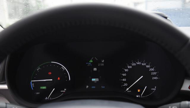 曾排队提车，如今降6万多，长近5米2，2.5L混动+四驱，油耗4.95L