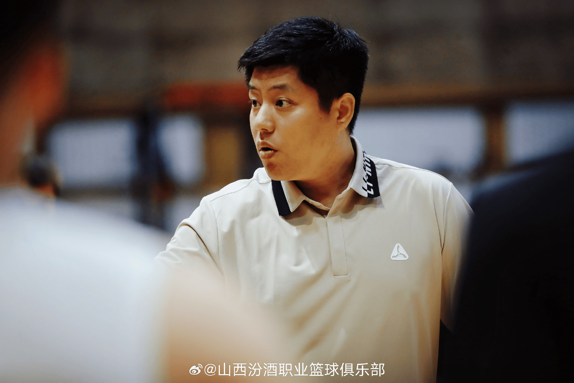 山西男篮官方社媒晒球队近期训练照，球队新援于米提入镜