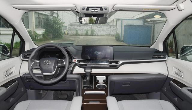 曾排队提车，如今降6万多，长近5米2，2.5L混动+四驱，油耗4.95L