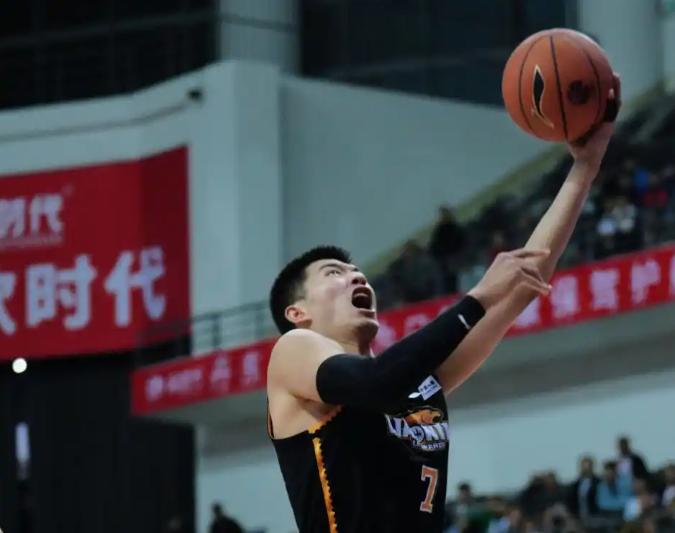 CBA重磅交易！辽篮2换1引进顶级锋线，杨鸣要打乱争冠格局？