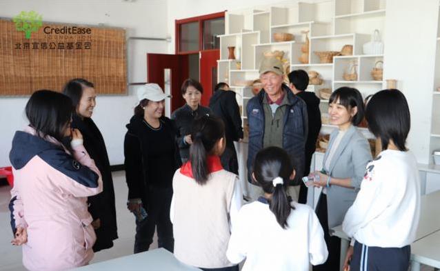 乡村小学缺球场，志愿者送300平米惊喜，未来咋走？