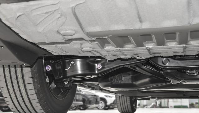 曾排队提车，如今降6万多，长近5米2，2.5L混动+四驱，油耗4.95L