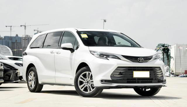 曾排队提车，如今降6万多，长近5米2，2.5L混动+四驱，油耗4.95L