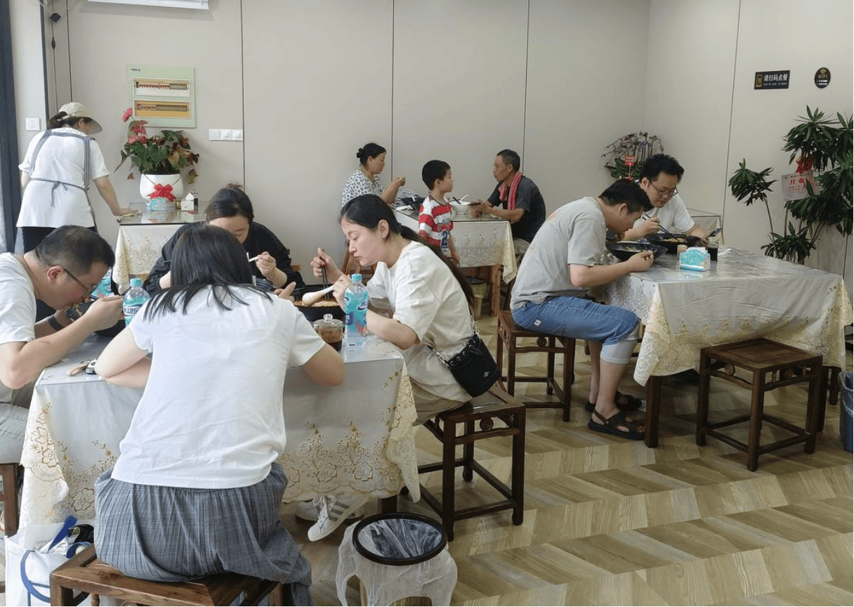 常州首胜后主教练爱人面馆走红，很多球迷来吃“胜利套餐”
