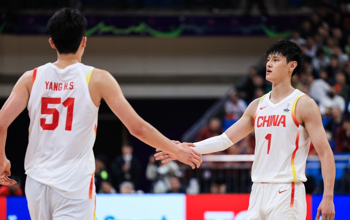 中国男篮亚洲杯摘银！若曾凡博给王俊杰打替补，结局是否更完美？