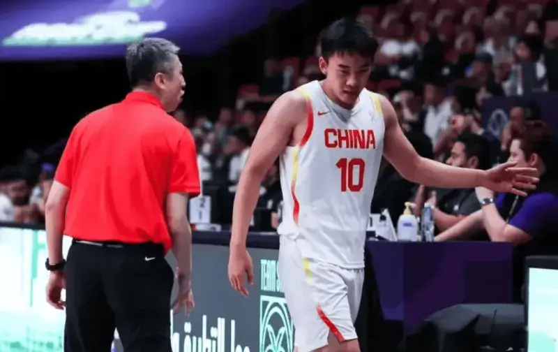 苦口婆心，郭士强叮嘱王俊杰要自律，难怪目前中国男篮凝聚力超强