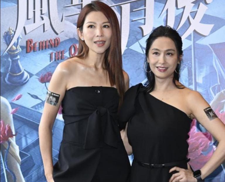 当52岁蔡少芬与53岁朱茵同框，才知道骨相美和皮相美的区别