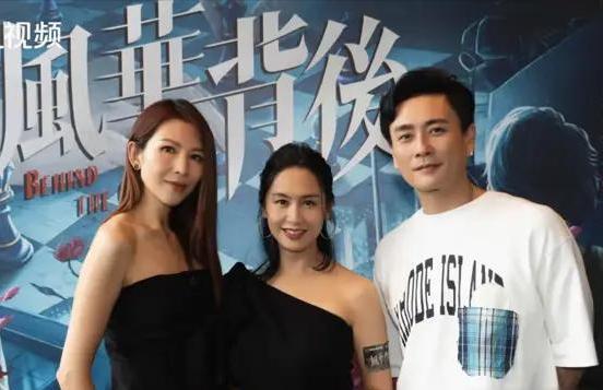 当52岁蔡少芬与53岁朱茵同框，才知道骨相美和皮相美的区别