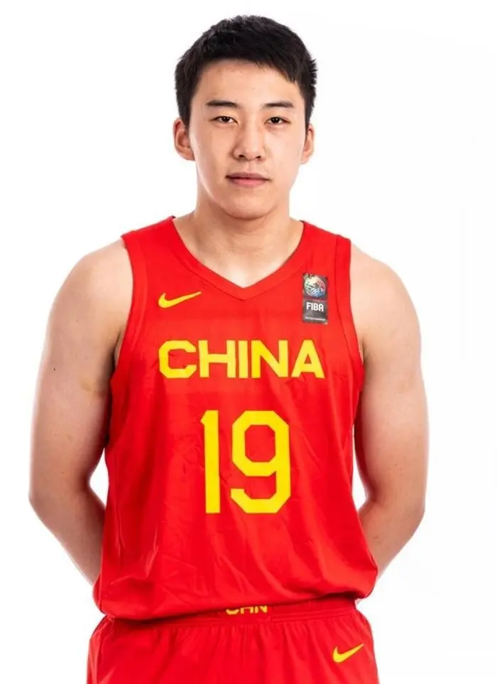 苦口婆心，郭士强叮嘱王俊杰要自律，难怪目前中国男篮凝聚力超强