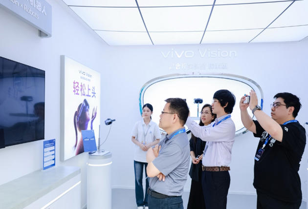 苹果Vision Pro销量遇冷  vivo为何逆势押注MR？