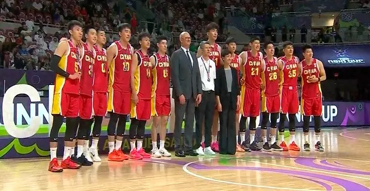 李根：中国男篮已经从低谷中走出来 看到了光和正确的方向