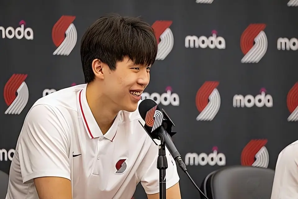 开拓者记者：杨瀚森不了解NBA的风格，在NBA内线最多只能运两次球