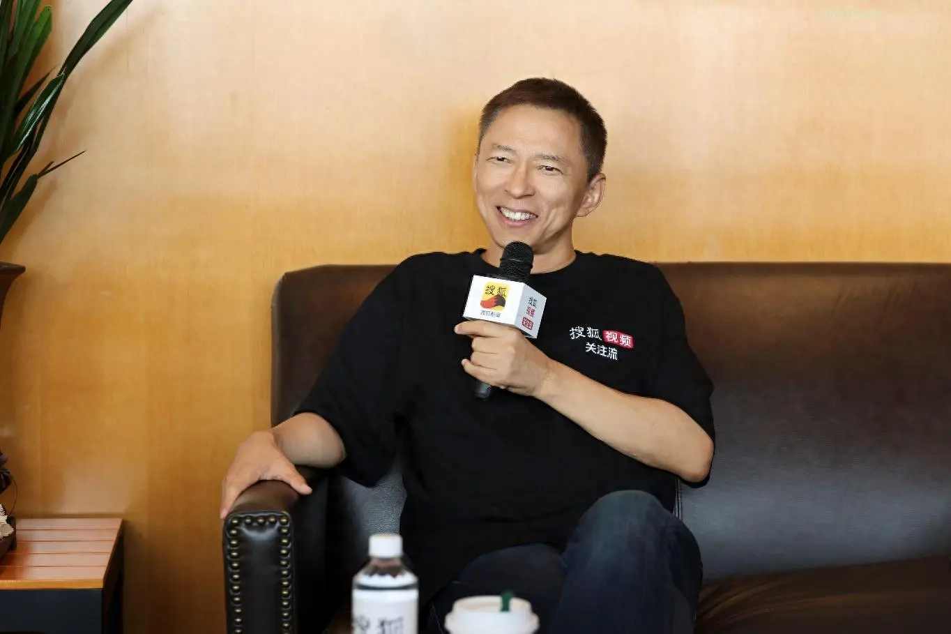 张朝阳谈挑战南澳岛8公里蛙泳：生命在于运动 活着就要折腾