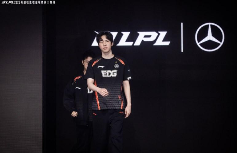Zdz：希望后面两把都赢下来拿到涅槃组第一，为骑士之路铺垫