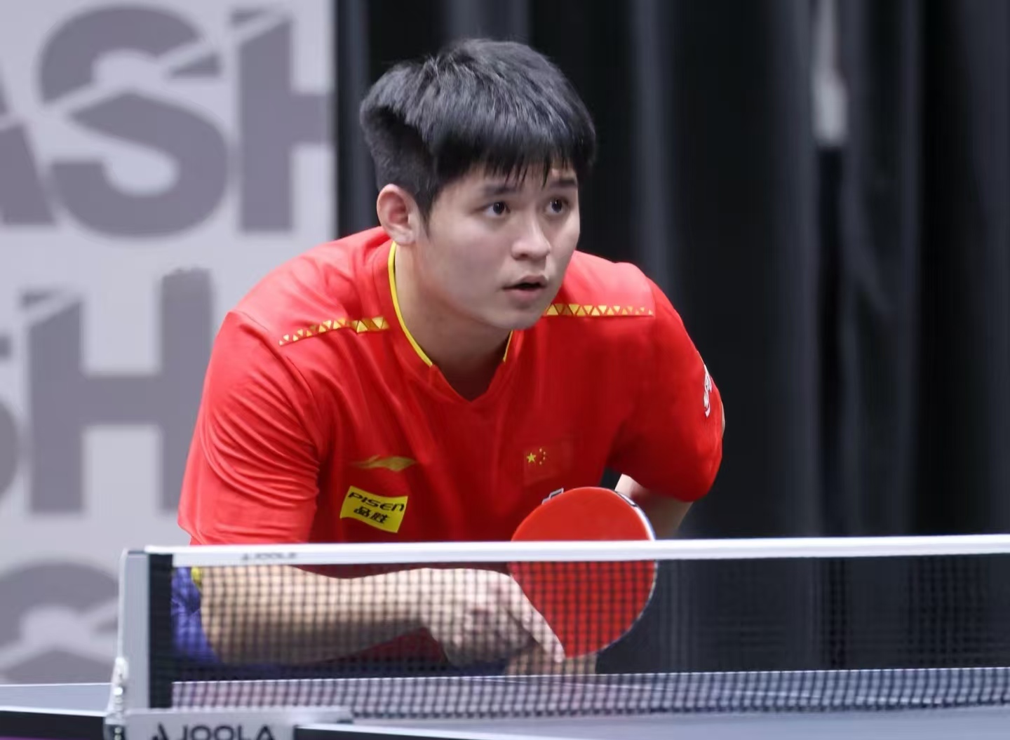 国乒男单独苗稳了！林诗栋连闯三关，瑞典站八强再进一步