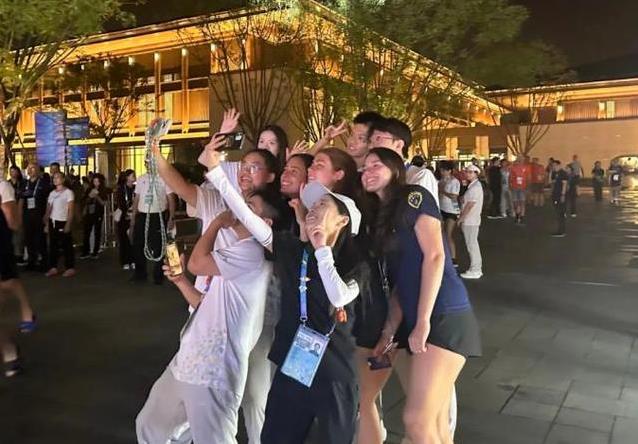 130个小青椒忙不停，世运会场内外，他们凭啥圈粉无数？
