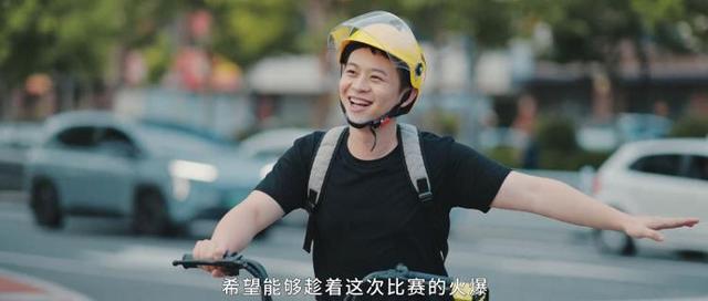 指尖星火，少年滚烫——《痴鸡小队》电竞场的燃与暖