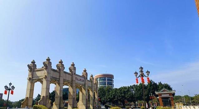 2025大学排名大洗牌！清华北大稳坐宝座，南科大32名逆袭！
