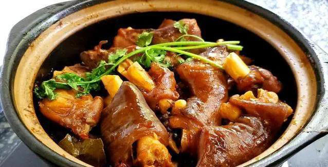 羊蹄软糯酱香浓，简单3步做干锅，家宴必学绝活菜