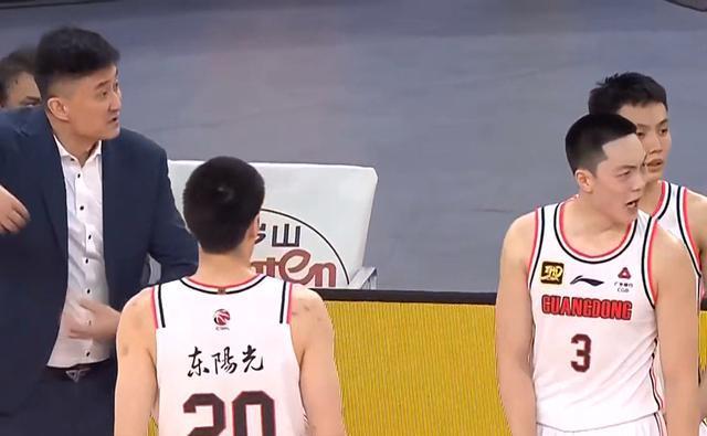 37分钟硬砸14+7+4！广东“新老大”正式崛起，杜锋直接给出首发！