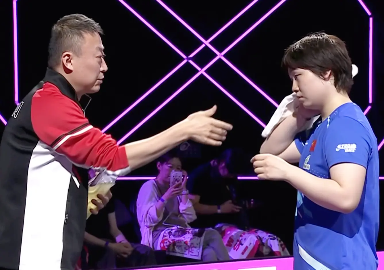 WTT横滨赛：国乒女单5人晋级！蒯曼3-0斯佐科斯，即将迎战石洵瑶