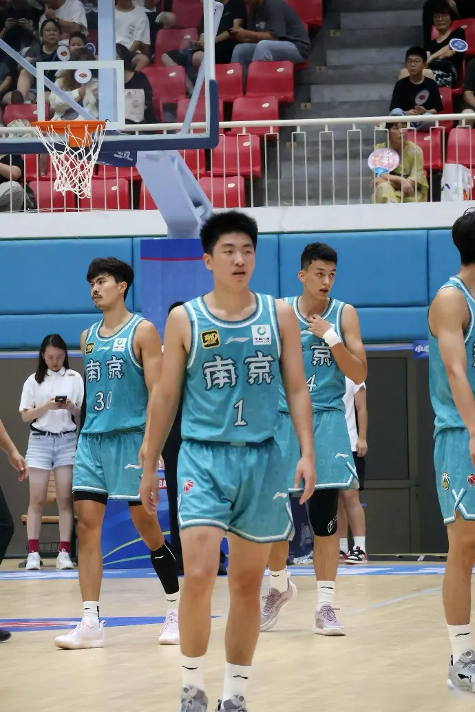 2连胜！郭艾伦继续休战，辽篮旧将4罚1中仅1分，19岁小将空砍14+5