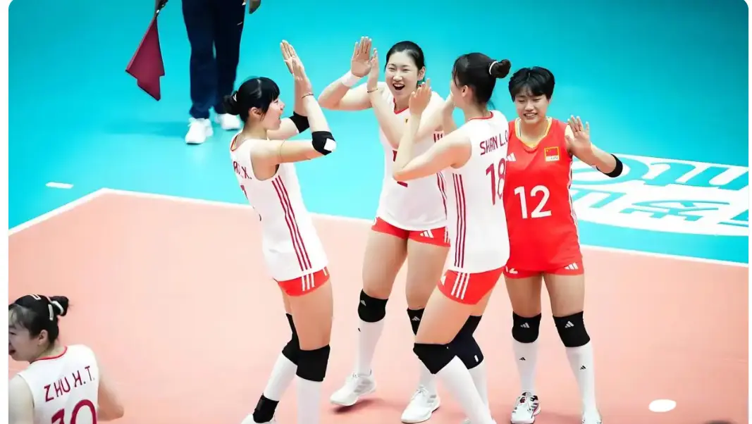 喜讯！中国女排一战收获多重惊喜，两朵金花12中12却被赵勇弃用