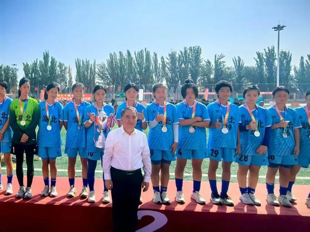 湖北青少年女足斩获亚军