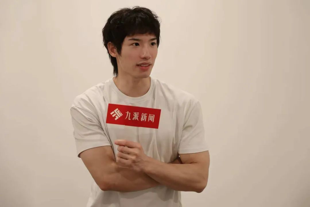 对话表演“男美人鱼”走红的体育生：暑期月薪近万元，跳水转行表演，这三年并不容易