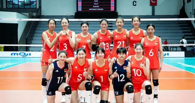 女排主攻新星两战36分，二号位进攻抢眼，改打接应呼之欲出？