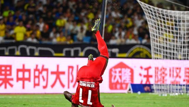 河南队11号20轮比赛进10球，贝拉必须起草续约合同留住加纳梅西