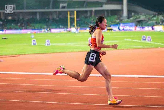 800米和1500米问鼎！吴洪娇全国田径锦标赛再创佳绩