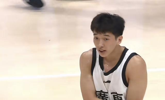 一场CBA未打就成大腿！广东内线“王炸”兑现天赋，保底总决赛了